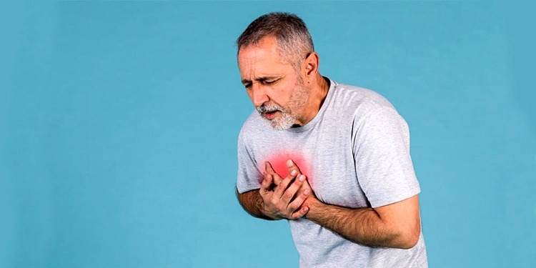 Göğüs ağrısı neden olur, nasıl geçer? Hangi hastalıkların belirtisidir?
